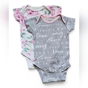 Gerber Baby Girl Bodysuit Set Floral & “Love” Print Size 0–3 Months